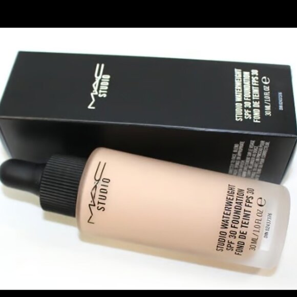 MAC Studio Waterweight SPF 30 Liquid Foundation NW13 - Picture 1 of 6